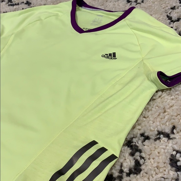 ⭐️ Adidas T-shirt - Picture 2 of 3